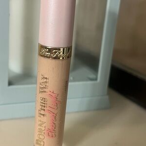 Too Faced Born This Way Ethereal Light Smoothing Concealer in โขGraham Crackerโข